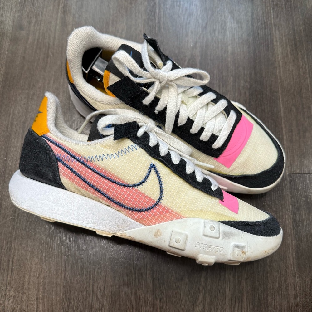 Women's Nike Waffle Racer 2X in the "White Chile Red" Sneaker
